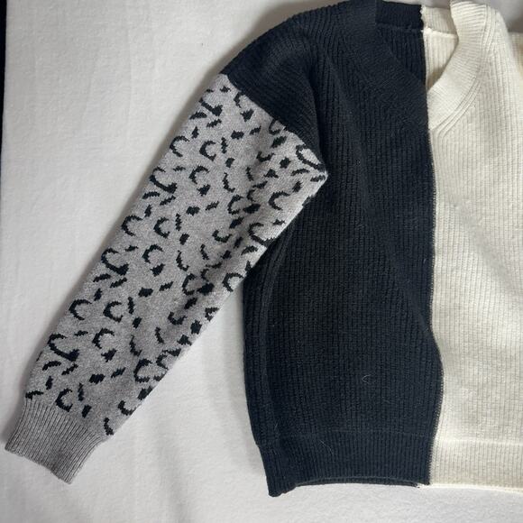 Colorblock Leopard Sleeve Sweater Women’s Size XL Black White Gray Animal Print - Picture 4 of 10